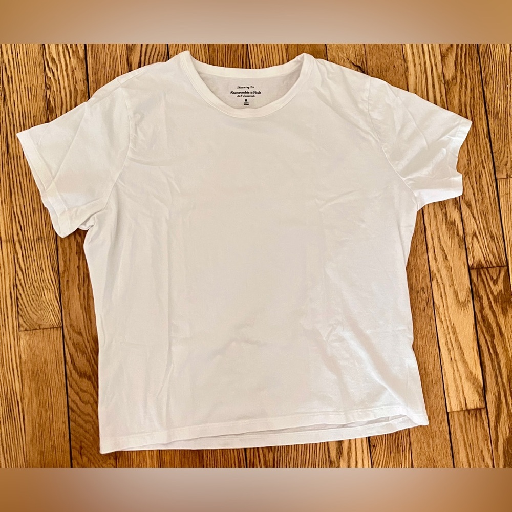 Abercrombie & Fitch White Skimming Tee Size M